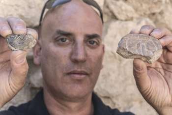 israel reveals 2500 year old seal stamp impression